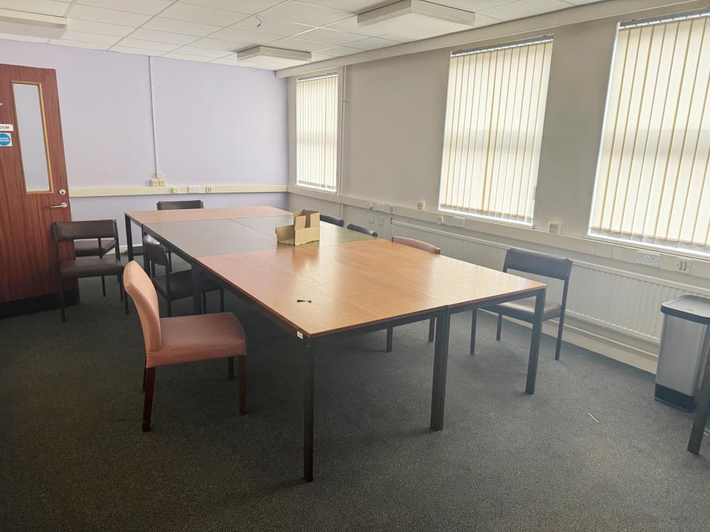 Lot: 64 - SUBSTANTIAL PREMISES WITH CAR PARK AND POTENTIAL ON ONE ACRE PLOT - Meeting room